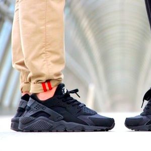 Nike air Huarache Sz 10.5 triple black